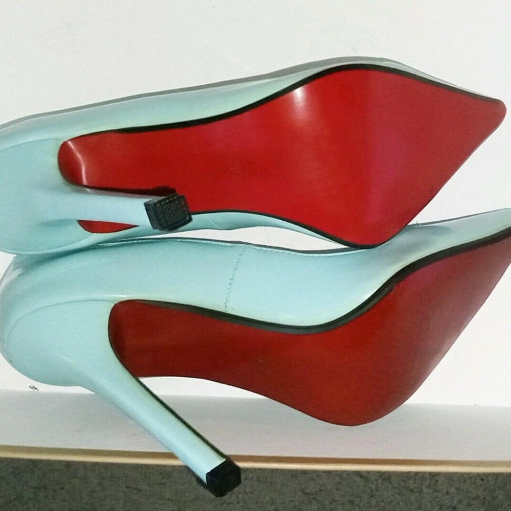 Christian Louboutin So Kate Pumps - Picture 5 of 5